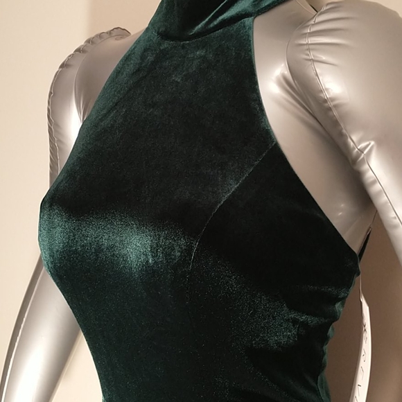 Revelry Tori - Emerald Green Velvet dress - Picture 4 of 6